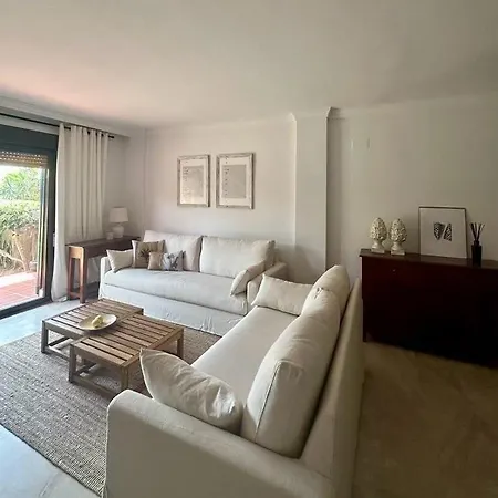 En Planta Baja Con Jardin Privado Y Siete Piscinas 4*