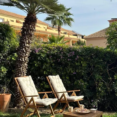 Costa Galera Con Piscinas Jardin Y Un Bano Cercano A La Playa Aparthotel Estepona