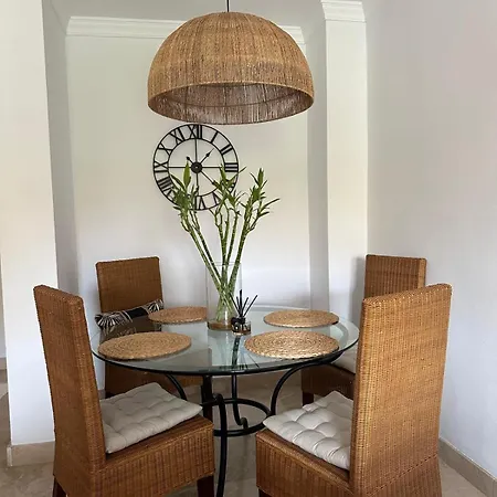 En Planta Baja Con Jardin Privado Y Siete Piscinas 4*