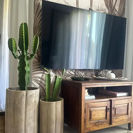 En Planta Baja Con Jardin Privado Y Siete Piscinas 4* Estepona