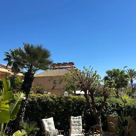 En Planta Baja Con Jardin Privado Y Siete Piscinas Lejlighedshotel 4*