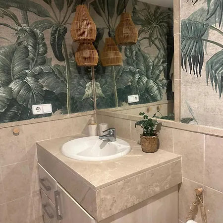 En Planta Baja Con Jardin Privado Y Siete Piscinas 4*