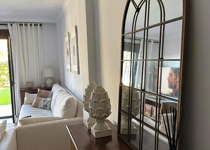 Apartahotel Costa Galera Con Piscinas Jardín Y Un Baño Cercano A La Playa