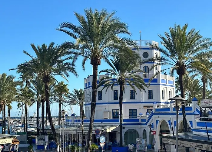 Aparthotel Costa Galera Con Piscinas Jardin Y Un Bano Cercano A La Playa 4*