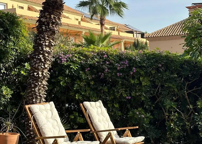 Costa Galera Con Piscinas Jardin Y Un Bano Cercano A La Playa Aparthotel Estepona