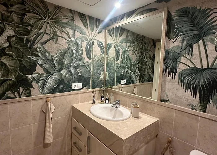 Aparthotel Costa Galera Con Piscinas Jardin Y Un Bano Cercano A La Playa